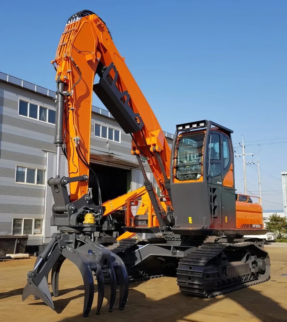 Тяжелый гусеничный лесной перегружатель DEVELON DX300LL